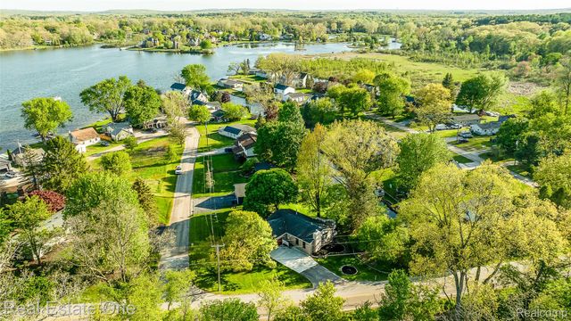 8402 Scotia, Hamburg Township, MI 48169