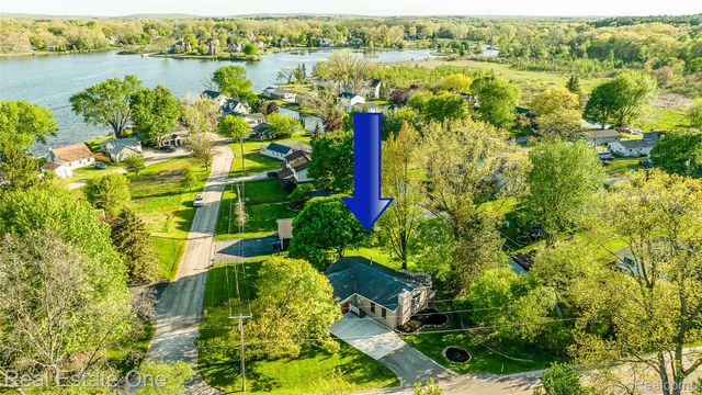 8402 Scotia, Hamburg Township, MI 48169