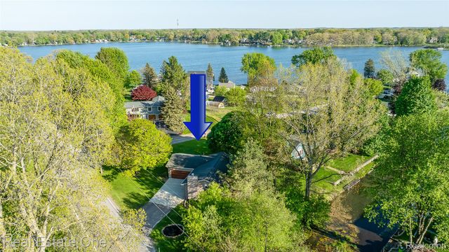 8402 Scotia, Hamburg Township, MI 48169