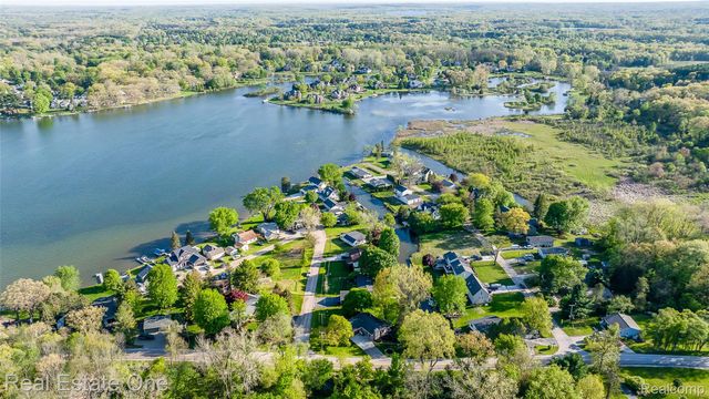 8402 Scotia, Hamburg Township, MI 48169