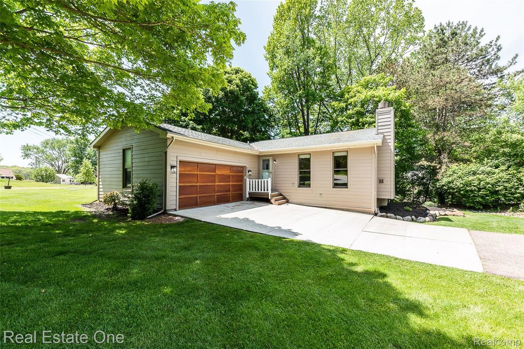 8402 Scotia, Hamburg Township, MI 48169