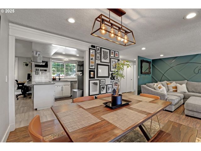 15249 Ne BEECH Ct, Portland, OR 97230