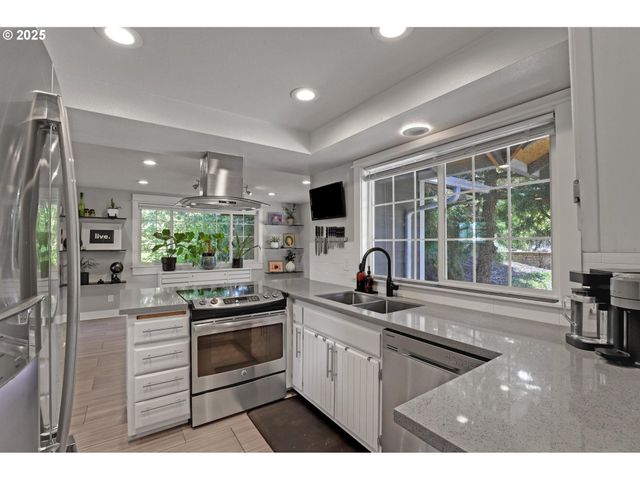 15249 Ne BEECH Ct, Portland, OR 97230