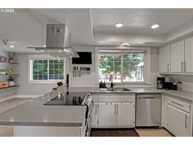 15249 Ne BEECH Ct, Portland, OR 97230