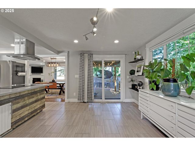 15249 Ne BEECH Ct, Portland, OR 97230