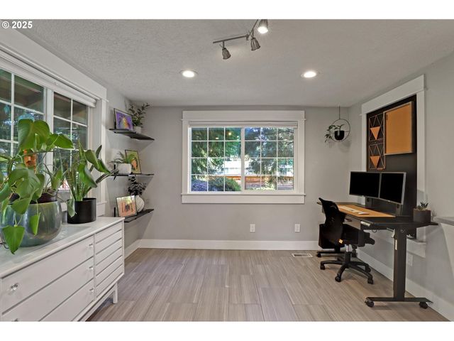 15249 Ne BEECH Ct, Portland, OR 97230