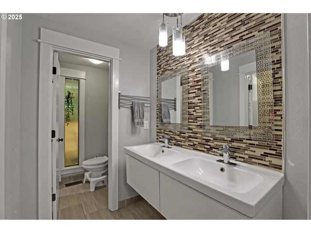 15249 Ne BEECH Ct, Portland, OR 97230