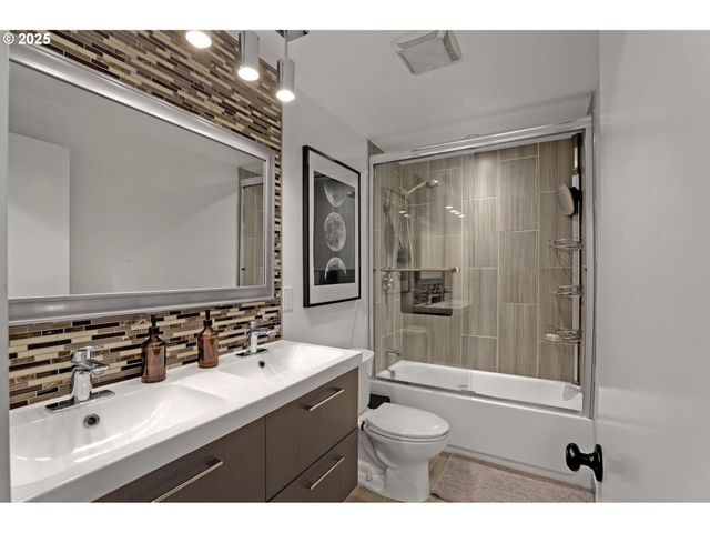 15249 Ne BEECH Ct, Portland, OR 97230