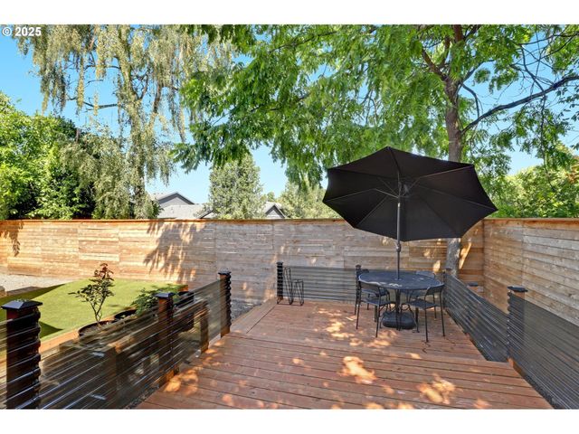 15249 Ne BEECH Ct, Portland, OR 97230