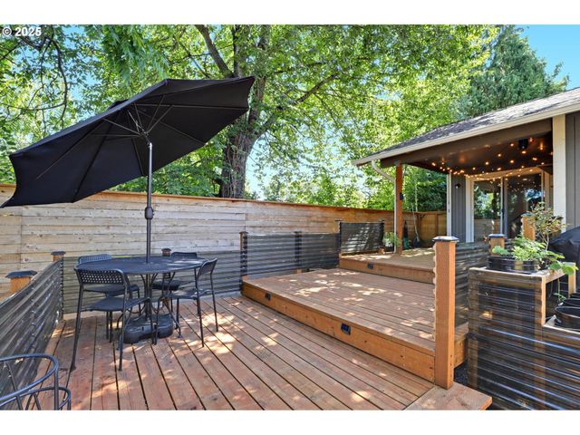 15249 Ne BEECH Ct, Portland, OR 97230