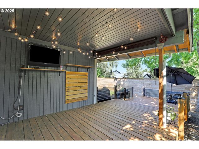 15249 Ne BEECH Ct, Portland, OR 97230