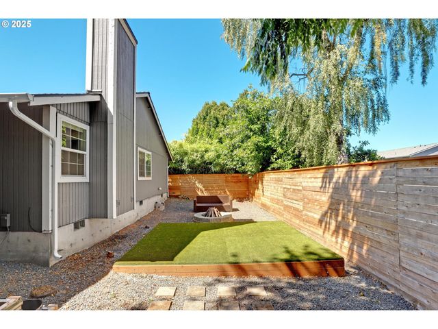 15249 Ne BEECH Ct, Portland, OR 97230