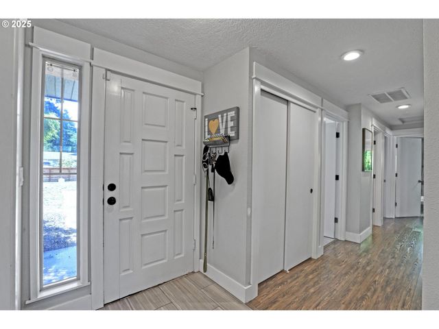 15249 Ne BEECH Ct, Portland, OR 97230