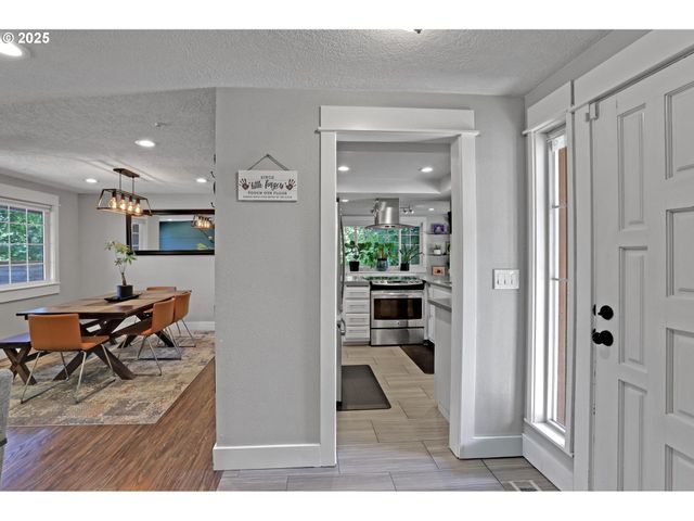 15249 Ne BEECH Ct, Portland, OR 97230