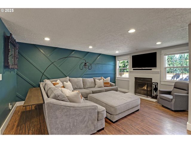 15249 Ne BEECH Ct, Portland, OR 97230