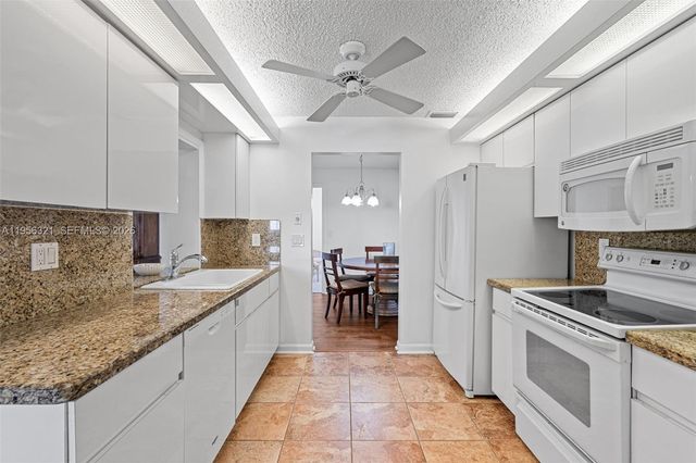 1110 NW 90th Way, Plantation, FL 33322