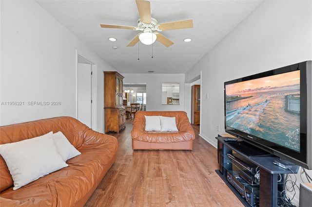 1110 NW 90th Way, Plantation, FL 33322