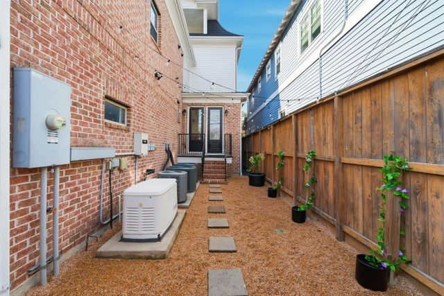 1418 Columbia Street, Houston, TX 77008