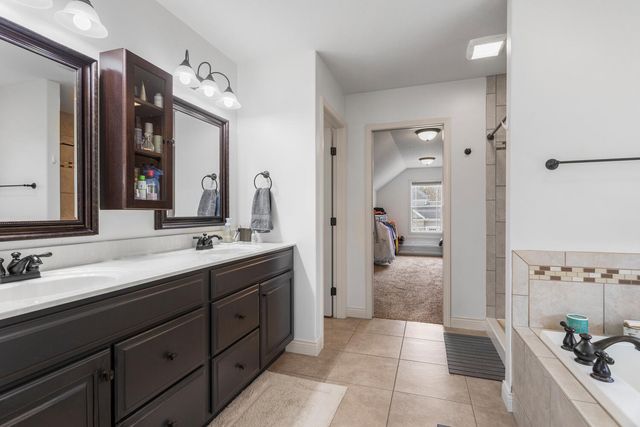 1208 White Oak Road, Mahomet, IL 61853