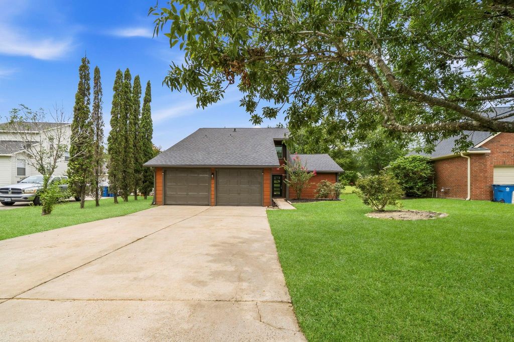 12632 Lake Vista Drive, Willis, TX 77318
