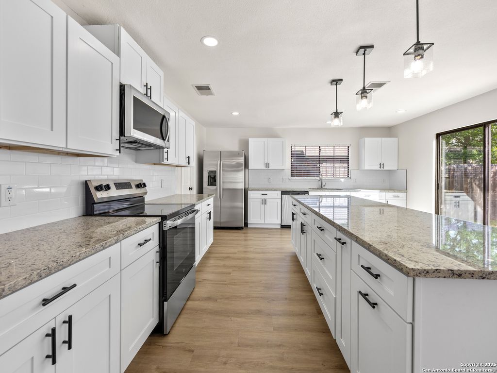 1073 Stone hollow, New Braunfels, TX 78130