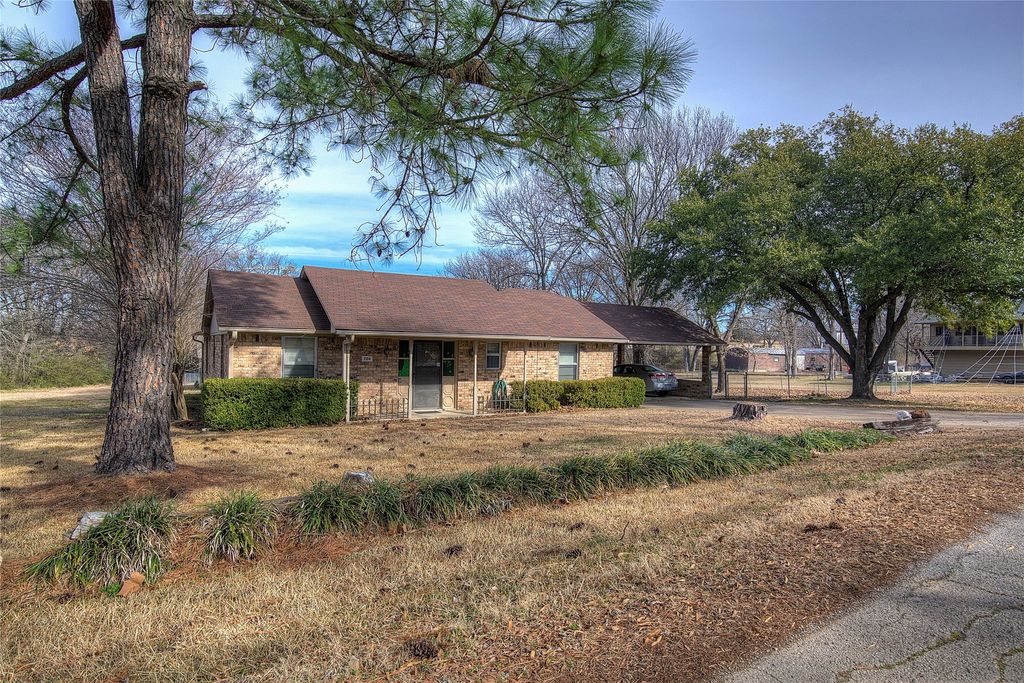 204 Garrett Avenue, East Tawakoni, TX 75472