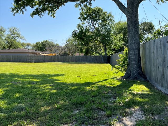 1000 Delmar, La Marque, TX 77591