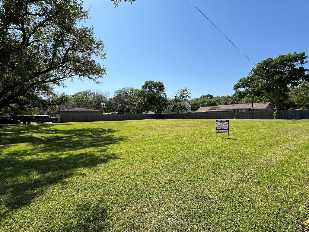 1000 Delmar, La Marque, TX 77591