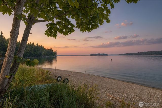 351 E Island Shores Road, Shelton, WA 98584