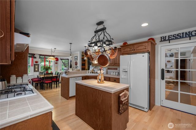 351 E Island Shores Road, Shelton, WA 98584