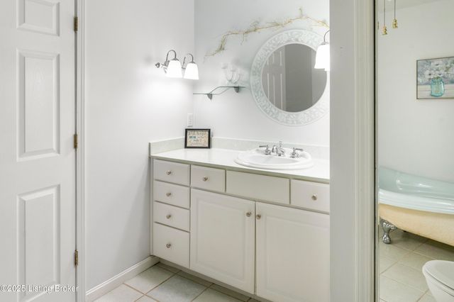 11717 Old Mitchell Hill Rd, Louisville, KY 40118