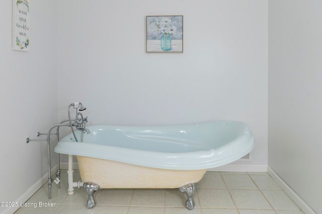 11717 Old Mitchell Hill Rd, Louisville, KY 40118