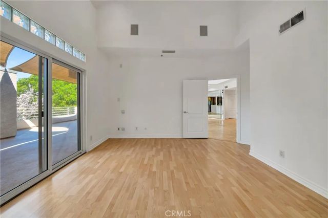 4477 Woodman Avenue 305, Sherman Oaks, CA 91423