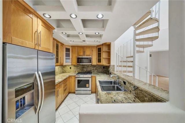 4477 Woodman Avenue 305, Sherman Oaks, CA 91423