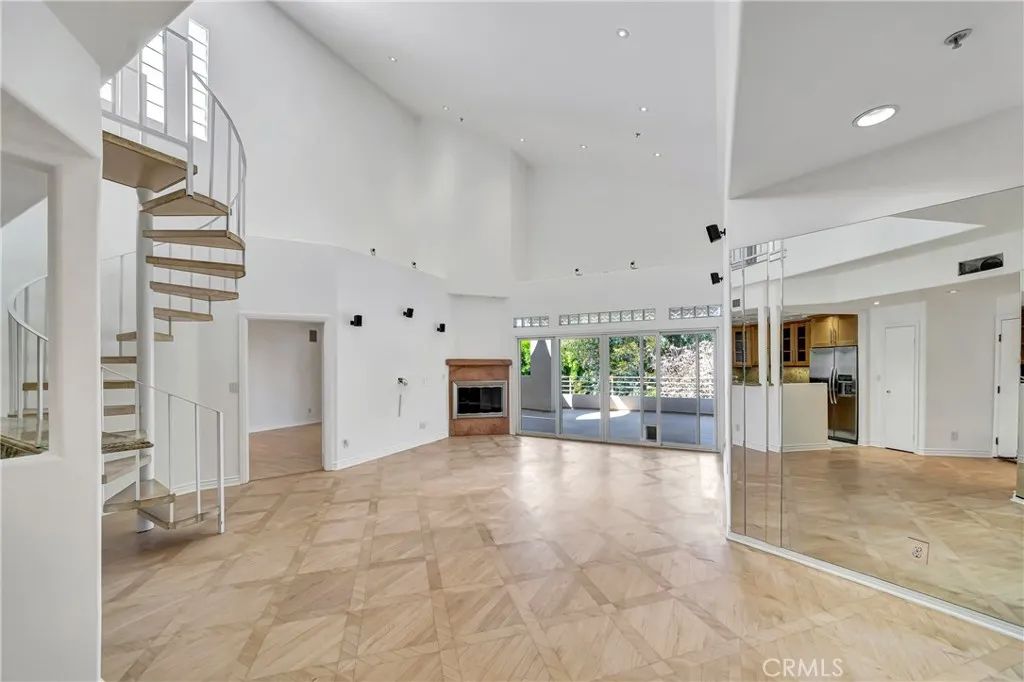 4477 Woodman Avenue 305, Sherman Oaks, CA 91423