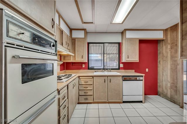 97 Sir George Drive, Las Vegas, NV 89110