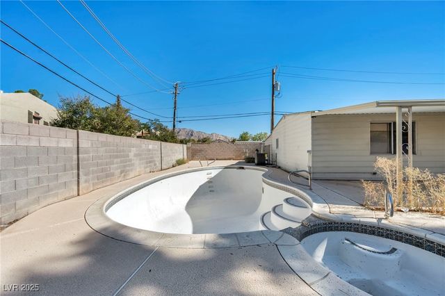 97 Sir George Drive, Las Vegas, NV 89110