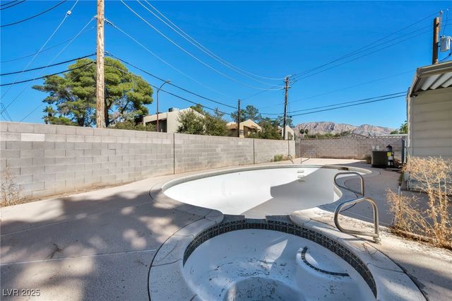 97 Sir George Drive, Las Vegas, NV 89110