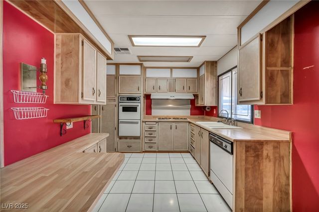 97 Sir George Drive, Las Vegas, NV 89110