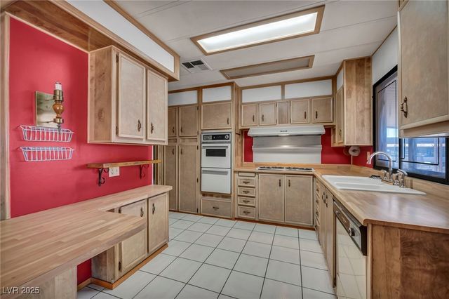 97 Sir George Drive, Las Vegas, NV 89110