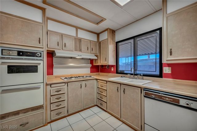 97 Sir George Drive, Las Vegas, NV 89110