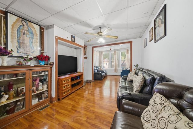 2736 W Francis Place, Chicago, IL 60647