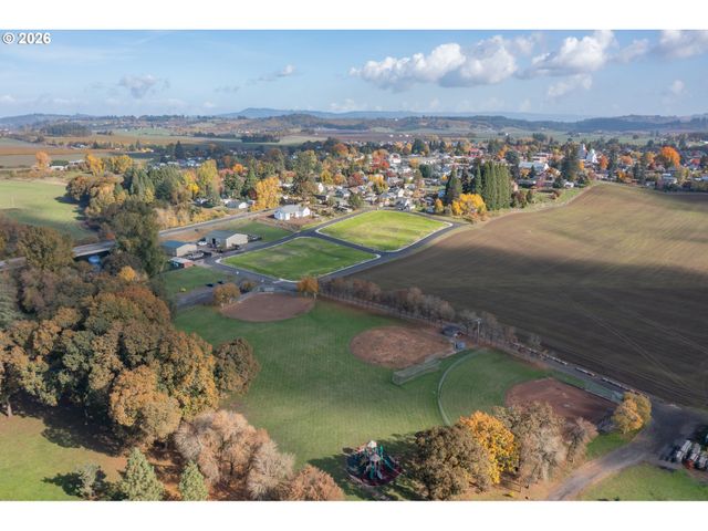 1 W Grant St 1, Carlton, OR 97111