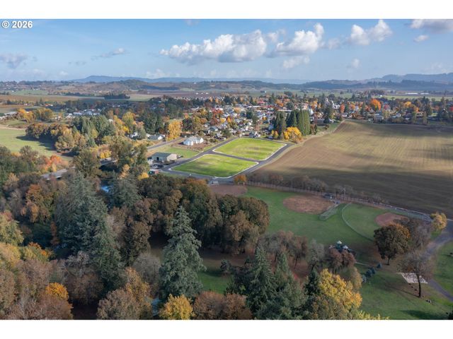 1 W Grant St 1, Carlton, OR 97111