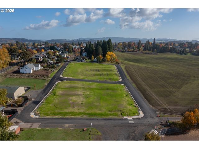 1 W Grant St 1, Carlton, OR 97111