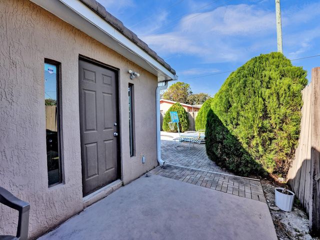 1301 SE 2nd Ter, Deerfield Beach, FL 33441