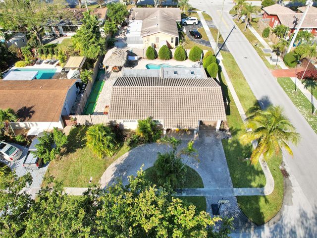1301 SE 2nd Ter, Deerfield Beach, FL 33441