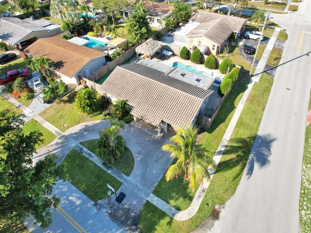 1301 SE 2nd Ter, Deerfield Beach, FL 33441