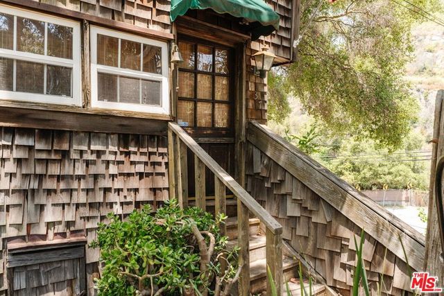 437 Short Trail, Topanga, CA 90290