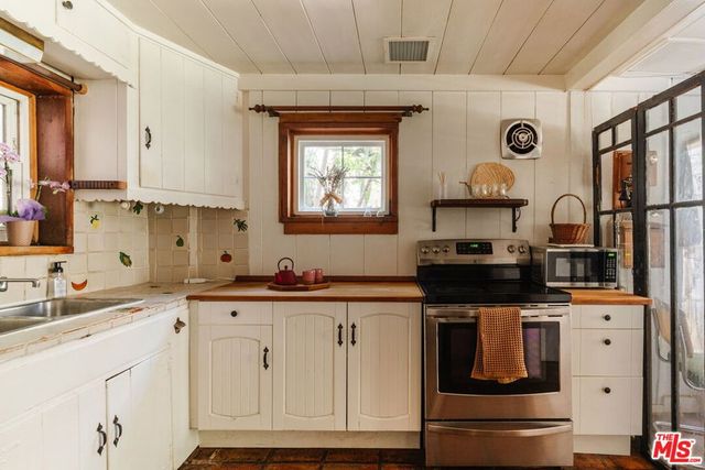 437 Short Trail, Topanga, CA 90290